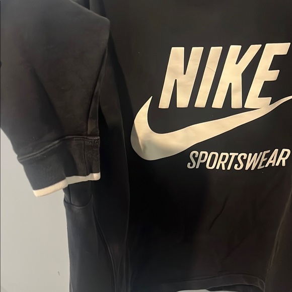 Nike Black Cropped Crewneck women’s XL - Picture 7 of 7